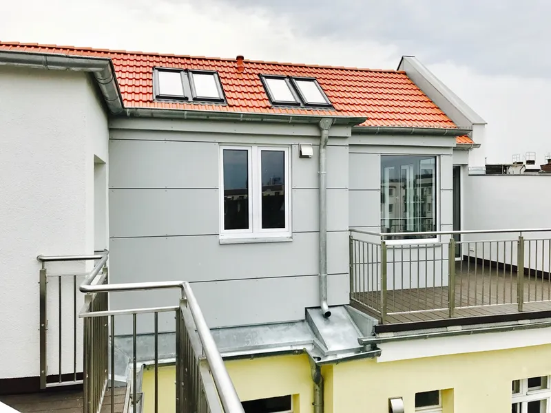 Wohnen mit Penthouse Charakter über den Dächern von Friedrichshain — photo 1